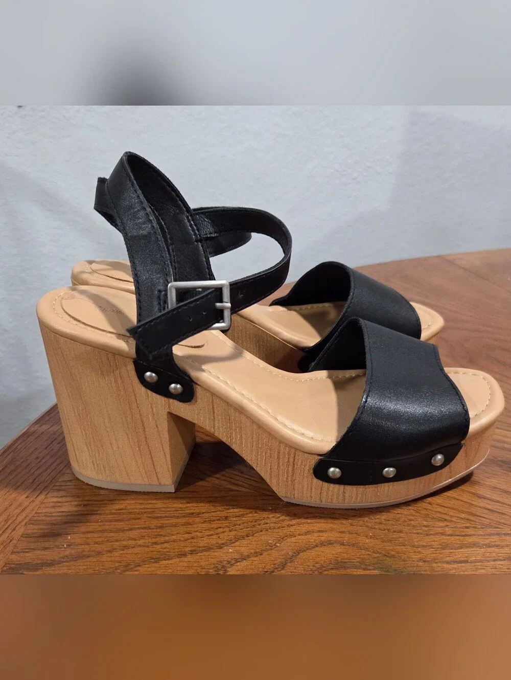 Women’s Universal Thread Clog Sandals 7.5 Women